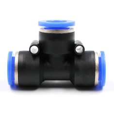Conector pneumatic &icirc;n T PE 4mm &ndash; Racord pentru aer comprimat