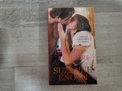 Pariul pe iubire de Suzanne Enoch foto