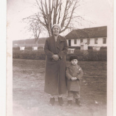 fotografie mama cu copil insigna militara