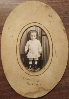 Portret de copil, Romania, inceput sec. XX// fotografie de studio foto