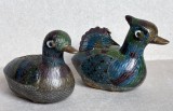 Rate Mandarin - 2 figurine vintage chinezesti din email si cupru, realizate cu tehnica cloisonne tip vitraliu