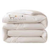 Cumpara ieftin Pilota alba 200 x 220 cm, umplutura din lana, moale si pufoasa, confort termic
