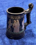 halba cu toarta din material ceramic cu modele grecesti