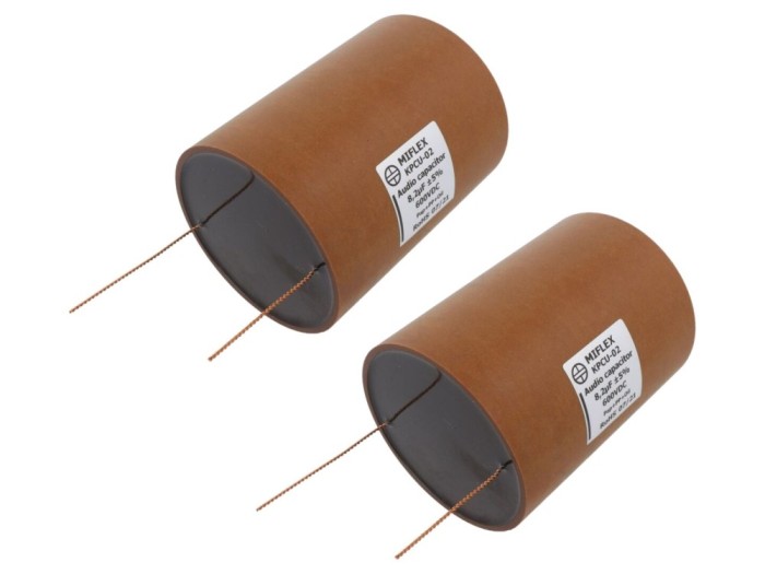 Condensator 8,2uF 600VDC THT