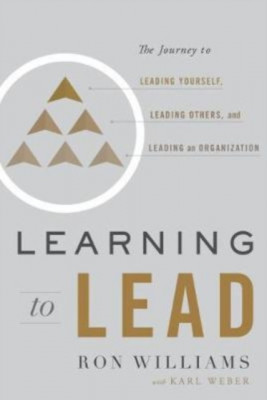 Learning to Lead: The Journey to Leading Yourself, Leading Others, and Leading an Organization foto