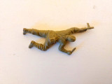 Figurina soldat in pozitie culcat, plastic verde, 7.5cm