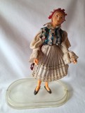 Papusa Tarancuta in costum popular traditional romanesc probabil din zona Tulcea - Arta Crisana - Romania, Jucarie veche anii 1960
