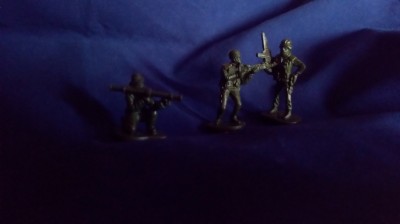 3 soldatei plastic anii 80 foto