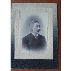 Fotografie pe carton, barbat cu mustata, inceput de secol XX