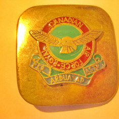 819-Royal AirForce Canada Pafta militara originala bronz emailat.