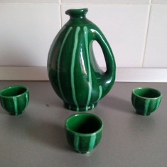 M- Set butelca si 3 pahare mici pt tarie, ceramica, anii 50, mid-century vitage