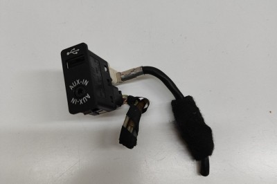 Port USB/AUX-In BMW X3 F25 2012 OEM: 9237654 31053693 foto