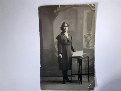Fotografie tip CP cu t&amp;acirc;nără foto