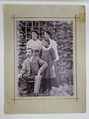 FOTOGRAFIE DE GRUP , IN EXTERIOR , INTERBELICA foto