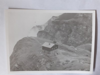 Fotografie cu vila de l&amp;acirc;ngă Crucea Caraiman foto
