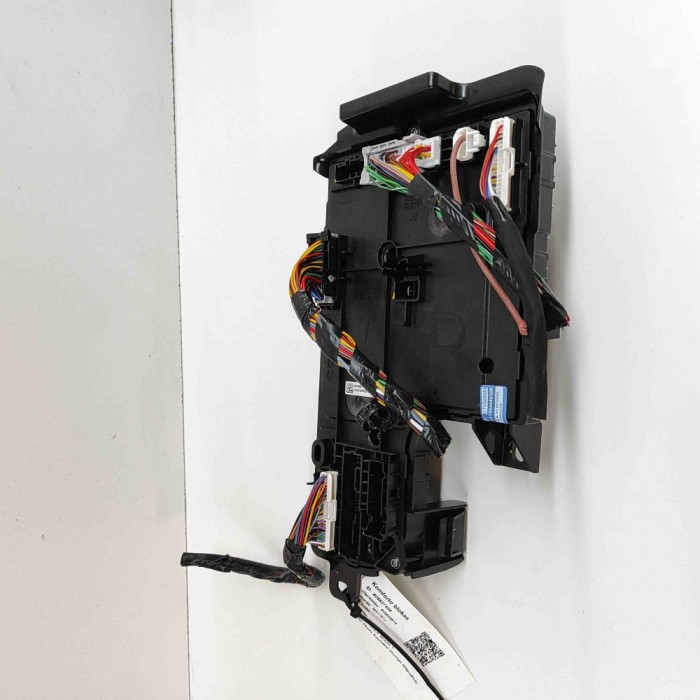 Modul de confort TESLA MODEL Y 2023 OEM: 1670977-00-A,1657650-30-B 28837454