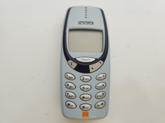 Telefon Nokia 3310 folosit cu carcasa albastru deschis