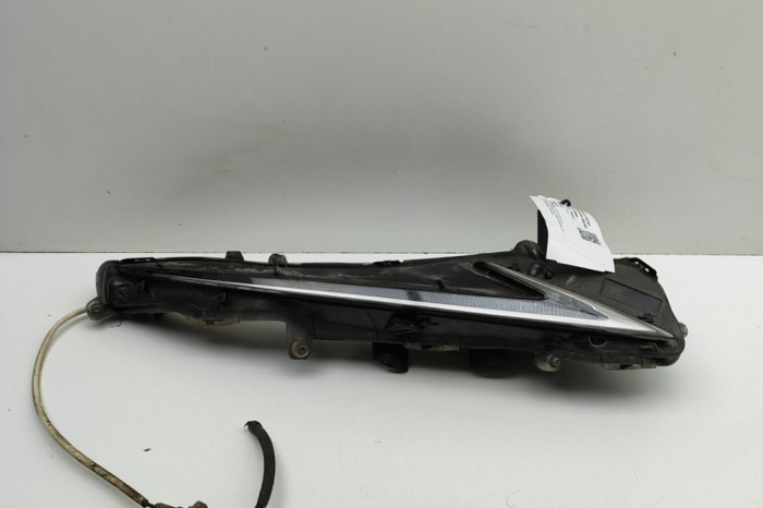Proieitor suplimentar dreapta față LEXUS IS III _E3_ 2018 OEM: 81610-53060,8161053060 31058491
