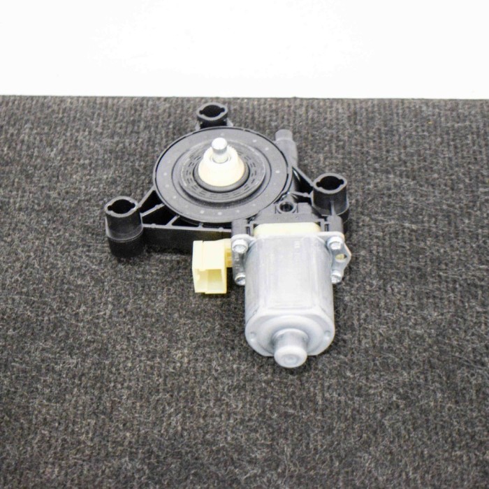 Motor macara geam ușă st&acirc;nga față VW GOLF VII Variant BA5, BV5 2013 OEM: 5Q0959801B,0130822379,C13841-100 10575463