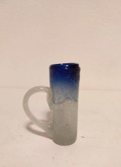 Vaza mica / pahar de sticla transparenta cu bule de aer si margine albastru-cobalt, 10cm inaltime