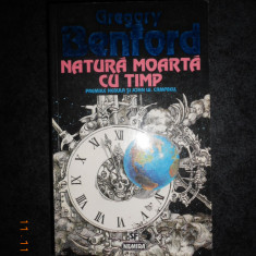 GREGORY BENFORD - NATURA MOARTA CU TIMP