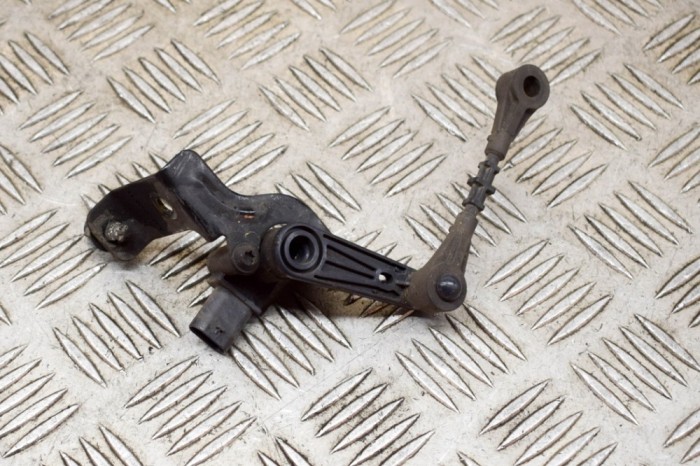 Senzor de nivel &icirc;nălțime dreapta față JAGUAR E-PACE X540 2020 OEM: J9C3-3C097-AA 13976979