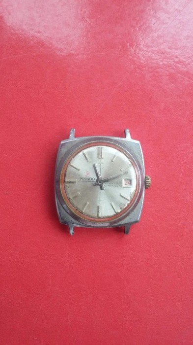 CEAS MECANIC MUNDO ROMANESC ANII 1970-1980 FABRICAT LA UZINELE VICTORIA ,ANTIMAGNETIC WATERPROOF ,PARTIAL FUNCTIONEAZA .