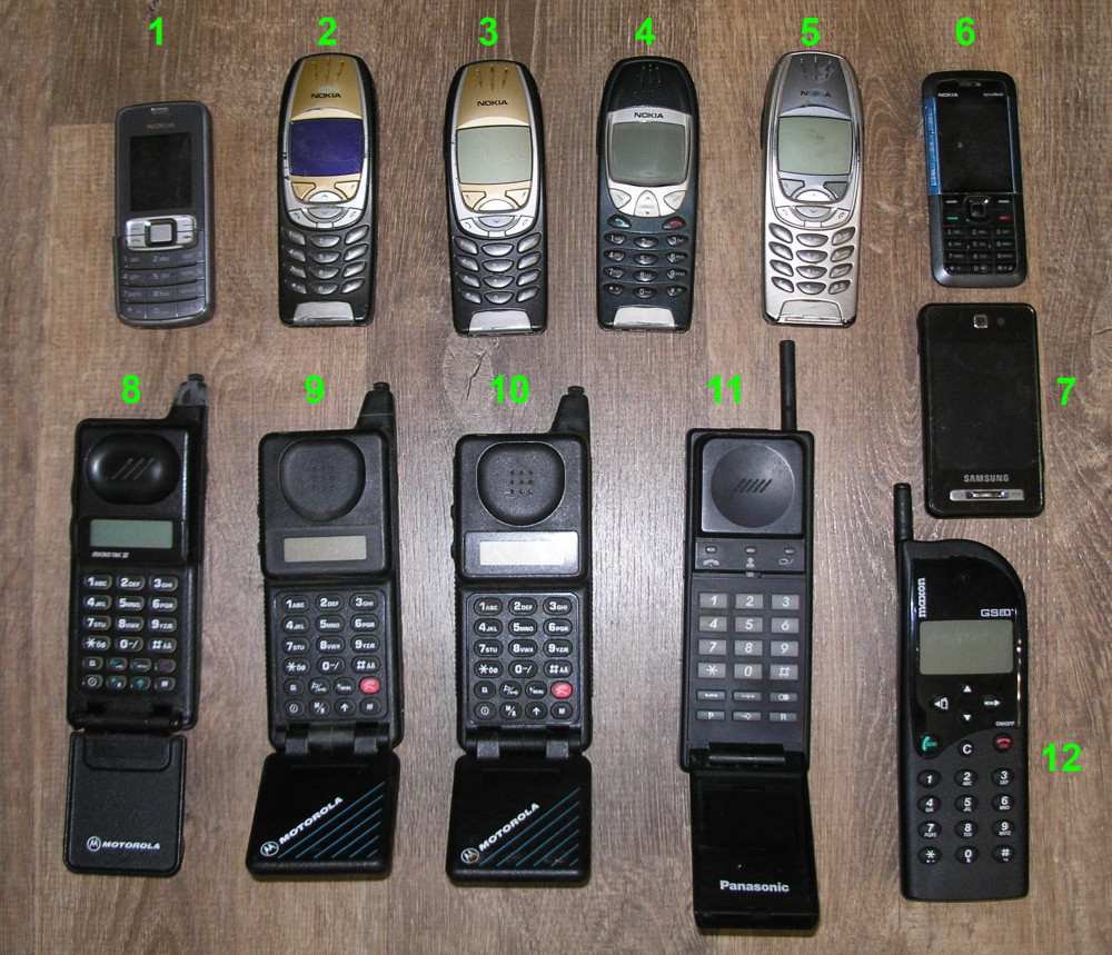 Lot 12 telefoane vintage: Nokia, Motorola, etc. | arhiva Okazii.ro