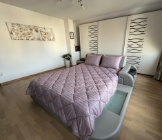 Set pilota hipoalergica damasc Nocturna by Coneltex, dimensiuni 180 x 210 cm, densitate 350 g/mp, cearceaf 180 x 210 cm si doua fete perna 50 x 70 cm,