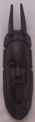 Masca sculptata manual, arta tribal africana, vintage foto