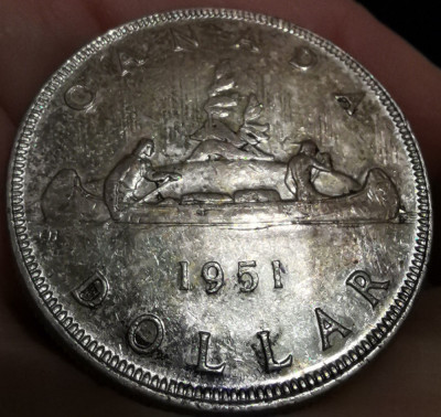 SV * Canada ONE DOLLAR / 1 DOLAR 1951 * ARGINT .800 * Luciu in Tonuri Bronz ! foto