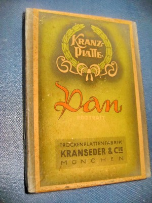 B549-I-Cutie Kranz Platte Pan reclama camera foto placi portret veche 1900-1918. foto