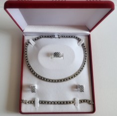 Safire albastre,colier, cercei, bratara si inel, set unic din aur alb