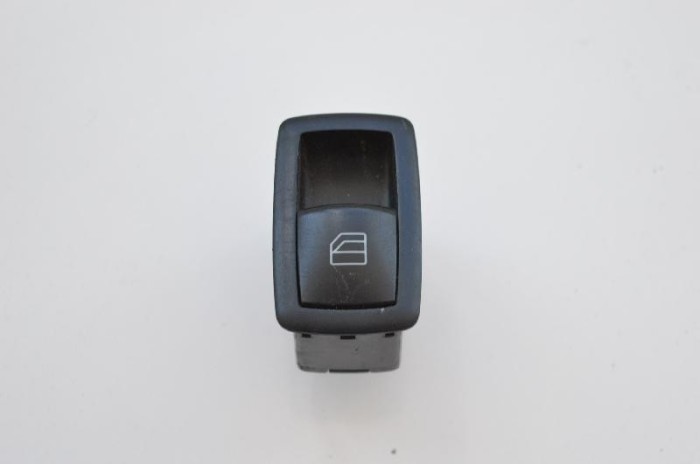 Buton geam ușă dreapta spate MERCEDES-BENZ R W251, V251 2008 OEM: A2518200510 1939147
