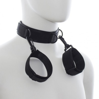 OHMAMA FETISH - NYLON HANDCUFFS AND COLLAR foto