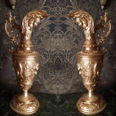 Set de 2 carafe foarte vechi din metal aurit in stilul Baroc