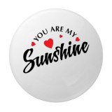 Cumpara ieftin Insigna rotunda You Are My Sunshine, mesaj romantic cu inimioare, 58 mm, prindere cu ac metalic