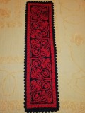 Broderie aplicata veche cusatura maghiara ungureasca Matyo pe pasla fetru negru rosu