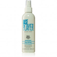 TIGI Artistic Edit Base Player spray cu proteine pentru modelarea termica a parului 250 ml