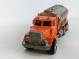 bnk jc Hot Wheels 1982 Peterbilt Tank Truck - BW