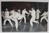 DEMONSTRATIE DE KARATE LA SALA FLOREASCA , FOTOGRAFIE , INCEPUTUL ANILOR &#039; 90