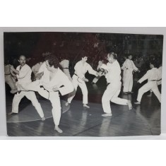 DEMONSTRATIE DE KARATE LA SALA FLOREASCA , FOTOGRAFIE , INCEPUTUL ANILOR &#039; 90