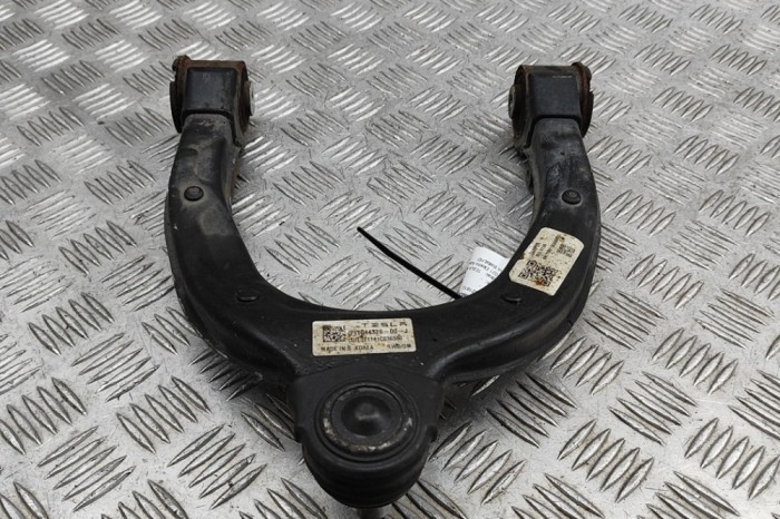 Braț superior dreapta față TESLA MODEL 3 2021 OEM: 1044326-00-J 28214918