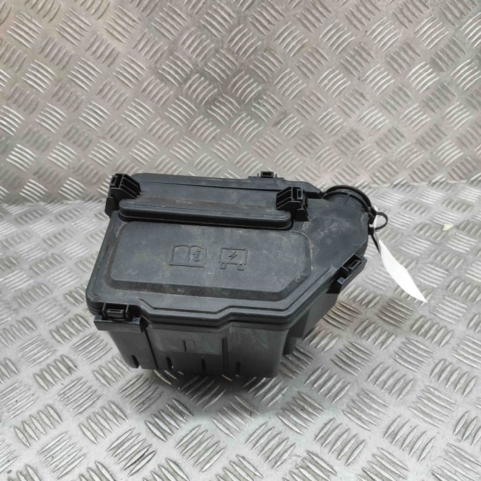 Panou de siguranțe LAND ROVER RANGE ROVER SPORT L461 2024 OEM: M8E2-14A067-FB,M8E2-14A076-FB,M8E2-24994-EC