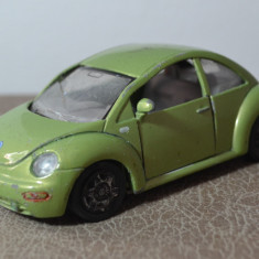 Macheta / jucarie masinuta metal - Maisto - Volkswagen New Beetle 1:37