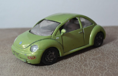 Macheta / jucarie masinuta metal - Maisto - Volkswagen New Beetle 1:37 foto