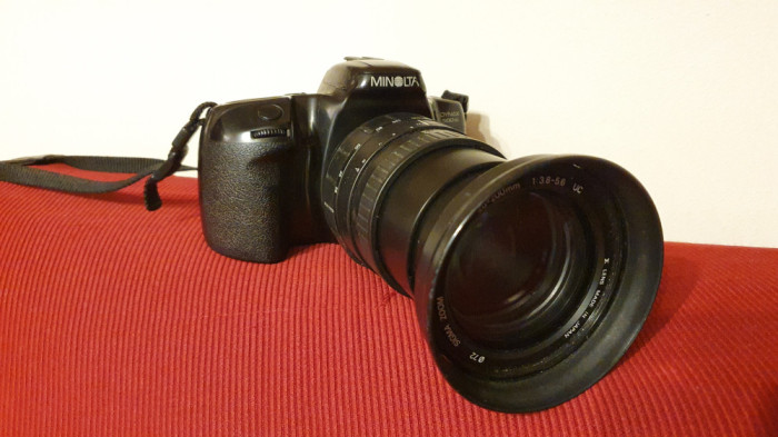 Aparat foto Minolta Dynax 500si obiectiv Sigma 28-200 mm, f 3.8-5.6 UC