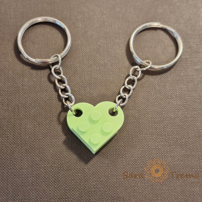 Set 2 brelocuri , forma de inima completa, culoare verde deschis