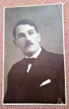Cumpara ieftin Portret de barbat - Fotografie tip carte postala datata 1921