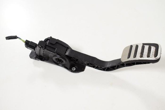 Pedala de accelerație VOLVO V40 Hatchback 2015 OEM: 31341779 3257027